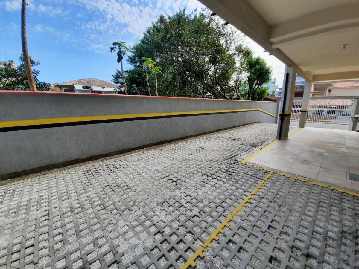 Apartamento 3 Quartos 8 Pessoas A 50 Mts Da Praia De Bombas, A 100M Da Passarela Do Ribeiro Бомбіняс Екстер'єр фото